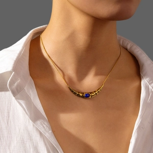 Collier Croissant De Lune Martelée Acier Inoxydable Plaqué Or Avec Pierre Ovale Bleue Bijoux Pendentif Vintage Pour Femmes