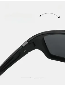 Détail de la charnière de lunettes de sport noir mat avec vis métalliques renforcées