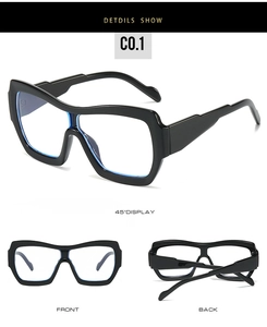 Drei Ansichten einer übergroßen schwarzen Sonnenbrille mit blauen Kanten und Klarglas