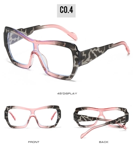 Detailansicht der großen Sonnenbrille mit grauem Leopardenmuster und rosa Gestell