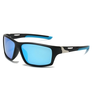 Lunettes de soleil de sport polarisées avec monture noire mate et verres miroir bleus