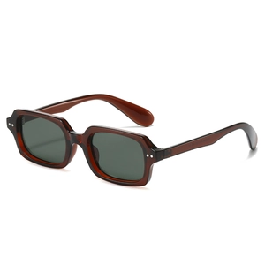 Square Sunglasses Retro PC Frame UV400 Protection Rivet Fashion Street Style Travel Eyewear For Men Women
