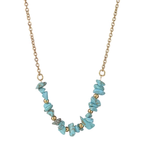 Collier bohème avec perles de pierre bleu ciel irrégulières et chaîne à maillons dorés