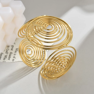Bracelet manchette spirale doré ajouré au design moderne avec cercles multicouches pour femme