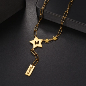 Collier en acier doré avec chaîne trombone et pendentifs étoile M et prénom Maria