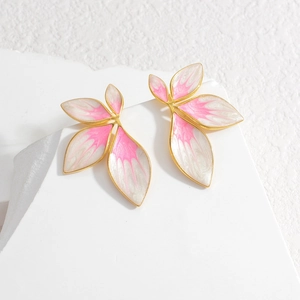 Pink and white flower stud earrings in stainless steel with elegant gold-plated edges