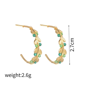 Orecchini a foglia dorata con perline verdi, altezza 2,7 cm e peso 2,6 g, stile chic