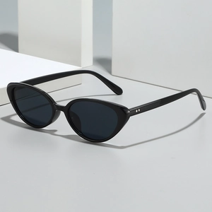 Chic black cat eye sunglasses for women with vintage style and UV protection