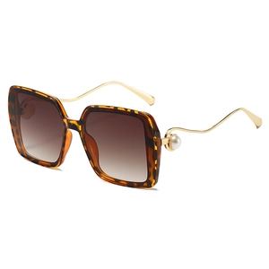 Vintage Oversize Sonnenbrille mit Schildpatt-Optik, Perlenverzierung und Verlaufsgläsern