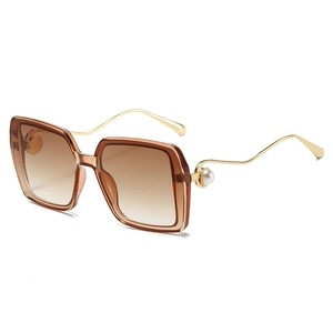 Damen Vintage Übergroße Quadratische Sonnenbrille mit Bernsteinrahmen und Goldbügeln