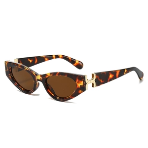Retro tortoise shell cat eye sunglasses with brown lenses and golden metal hinges