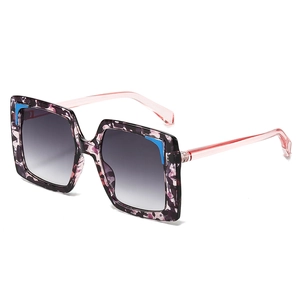 Occhiali da sole squadrati oversize con montatura floreale viola e aste rosa trasparenti