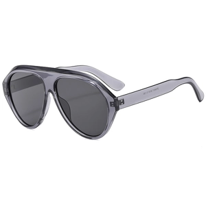 Klassische Pilotenbrille mit grauem transparentem Rahmen und dunkelgrauen Gläsern