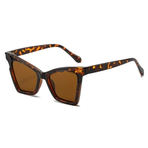 Lunettes de soleil œil de chat oversize motif écaille avec des verres dégradés marron