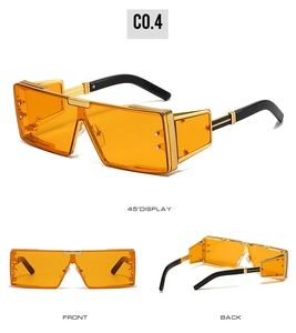 Vues détaillées de lunettes de soleil en métal doré avec verres orange et branches gravées