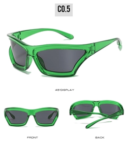 Vista tripla di occhiali da sole cat-eye verde trasparente con lenti grigio scuro