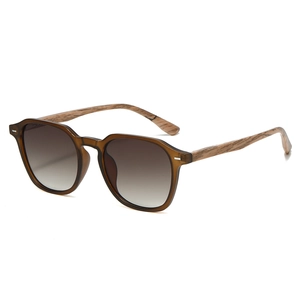 Lunettes de soleil vintage aspect bois avec verres dégradés marron et monture