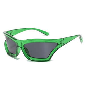 Occhiali da sole sportivi Y2K con montura verde neon traslucida e lenti nere alla moda