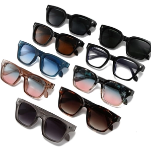 Retro oversized square sunglasses with diamond rivets in nine different assorted colors