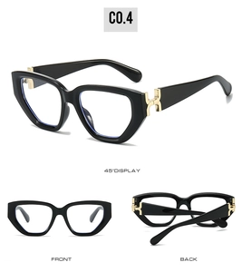 Vue en trois plans de lunettes de soleil œil-de-chat noires avec charnière dorée