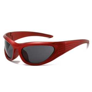 Occhiali da sole sportivi Y2K rosso metallizzato dal design futuristico per ciclismo