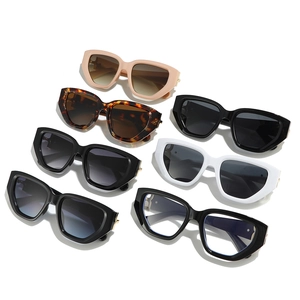 Plusieurs lunettes de soleil géométriques œil de chat stylées en diverses couleurs