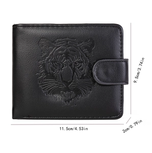 Détail du portefeuille en cuir noir avec embossage tête de tigre et ses dimensions