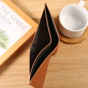 Brown litchi grain men's bifold leather wallet featuring contrast white stitching