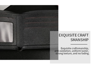 Macro del portafoglio uomo in pelle con fessure per carte e finestra per documenti
