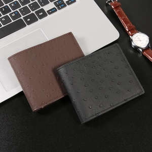 Portafoglio da uomo in stile business con trama a struzzo in marrone e nero