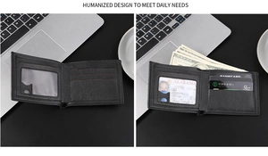 Dettaglio dell'interno multi-slot e dello scomparto banconote in un portafoglio nero