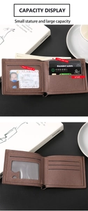 Détail d'un portefeuille en cuir marron avec plusieurs fentes pour cartes et billets