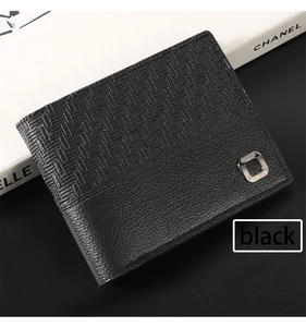 Détail du portefeuille à deux volets avec texture tissée, cuir litchi et plaque métal