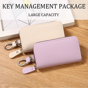 Macro di astucci per chiavi in pelle PU beige e lavanda con ganci metallici resistenti