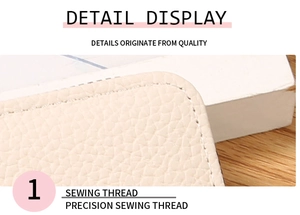 Dettaglio macro della pelle PU beige e cuciture precise sulla custodia per chiavi multifunzione