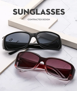 Détail de lunettes de soleil ovales polarisées avec chaîne en strass et verres dégradés