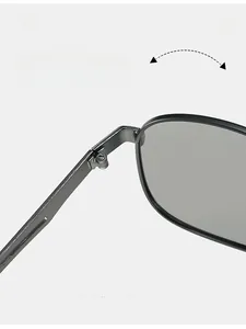 Vue détaillée de la charnière métallique robuste sur des lunettes de soleil polarisées