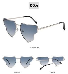Mehrere Ansichten der silbernen Herz-Sonnenbrille mit blau verlaufenden Gläsern