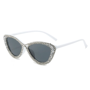 Cat Eye Sunglasses Women Oversized Rhinestone Crystal Inlaid PC Frame UV400 Protection Fashion Retro Party Eyewear