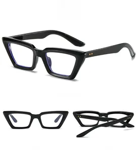 Trois vues de lunettes de soleil vintage œil de chat noires avec angles frontal et latéral