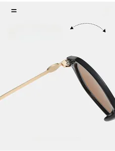 Dettaglio macro della cerniera in metallo resistente su occhiali da sole vintage