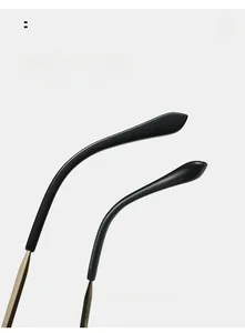 Dettaglio delle stanghette ergonomiche nere curve per occhiali da sole retrò cat eye