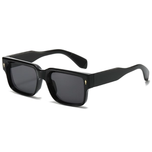 Vintage Square Sunglasses UV400 Protection PC Frame Metal Rivet Trendy Retro Eyewear For Men Women