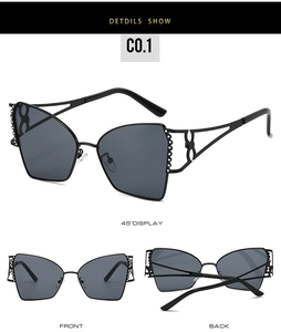 Vue détaillée de lunettes de soleil géométriques noires avec branches ajourées et clous