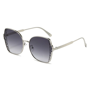 Fashionable oversized polarized sunglasses with gold metal frame and gradient grey lenses