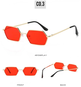 Détails de lunettes de soleil hexagonales dorées avec verres rouges sous trois angles