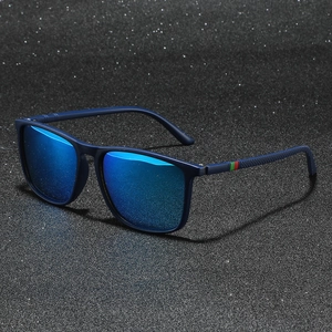 Lunettes de soleil polarisées classiques avec verres miroir bleus et monture mate rayée