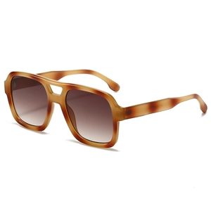 Retro square oversized tortoiseshell sunglasses with double bridge and brown gradient lenses