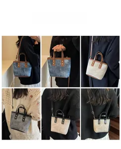 Modische Vintage-Einkaufstaschen in Blau, Beige und Grau mit metallischen Nietendetails