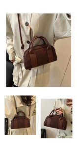 Dettaglio che mostra lo stile di una borsa Boston in camoscio marrone scuro con pelle